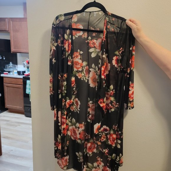 Woman's shawls size 18 (5 items) - Picture 4 of 10